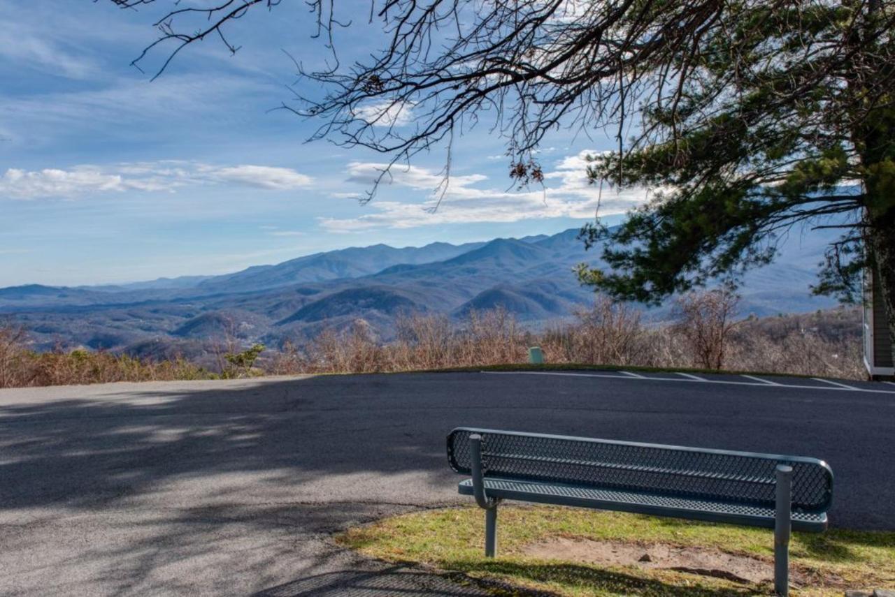 Smoky Mountains Studio With Balcony Gatlinburg Exterior photo