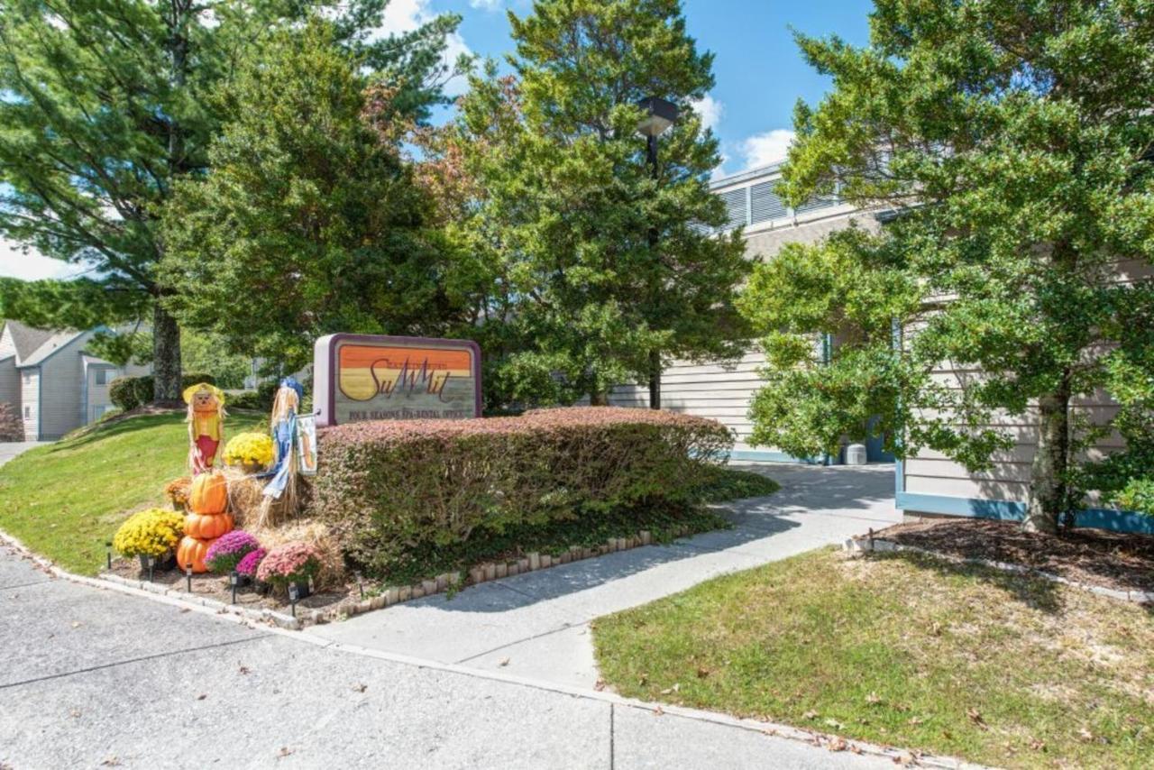 Smoky Mountains Studio With Balcony Gatlinburg Exterior photo