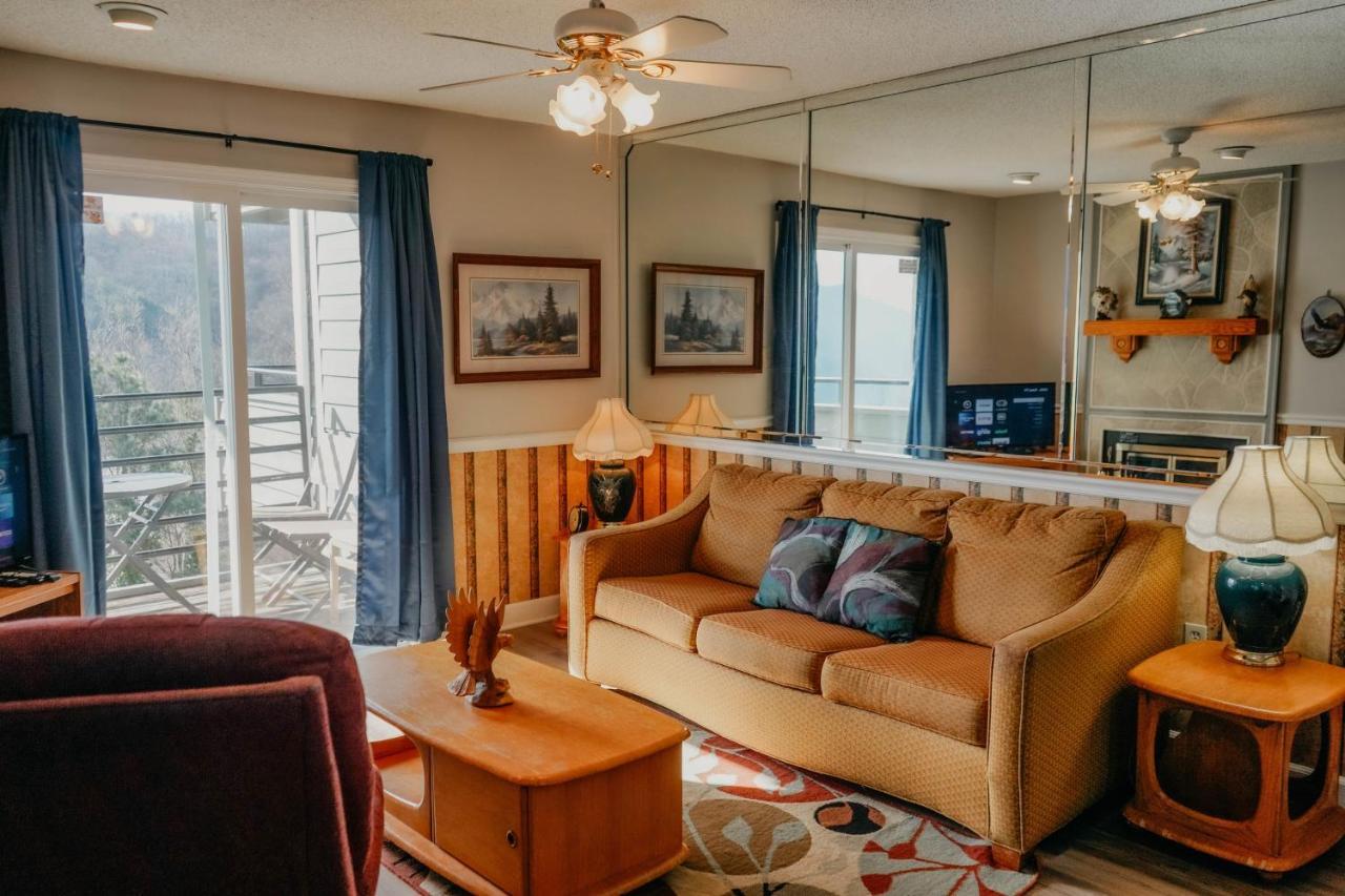 Smoky Mountains Studio With Balcony Gatlinburg Exterior photo