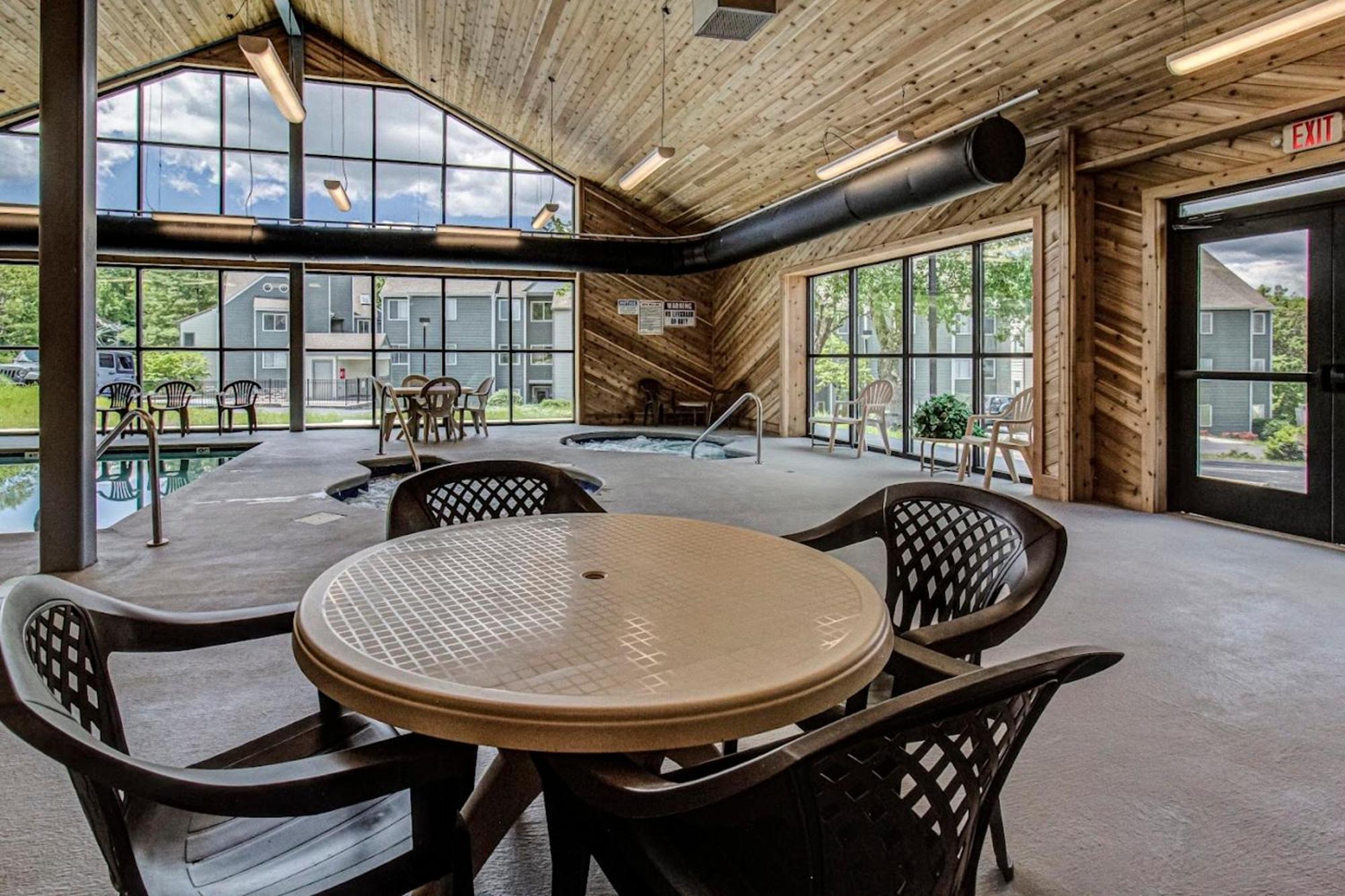 Smoky Mountains Studio With Balcony Gatlinburg Exterior photo